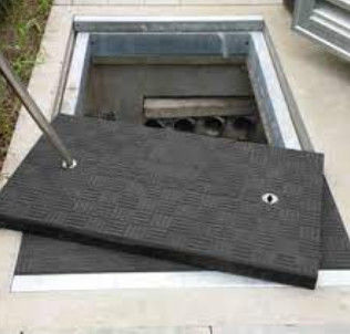Copertura anti-slip della fossa di manovra in fibra di vetro con forte resistenza agli urti, copertura della fossa di manovra di colore scuro per il drenaggio