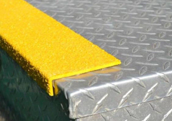 Profili strutturali in FRP resistenti allo scivolamento Profili angolari lunghezza personalizzata,profili in fibra di vetro pultrudati Quadrato strutturale