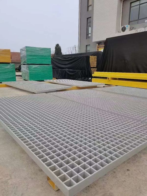 Strada dell'impianto di elettroplataggio Utilizzare 38*38*30mm Griglia in FRP Dimensione e colore personalizzati